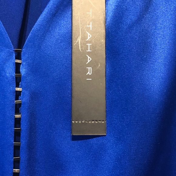 New, size M, Tahari blouse - Picture 3 of 10
